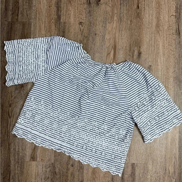 GAP • Short Sleeve Scalloped Striped Top - Picture 2 of 11